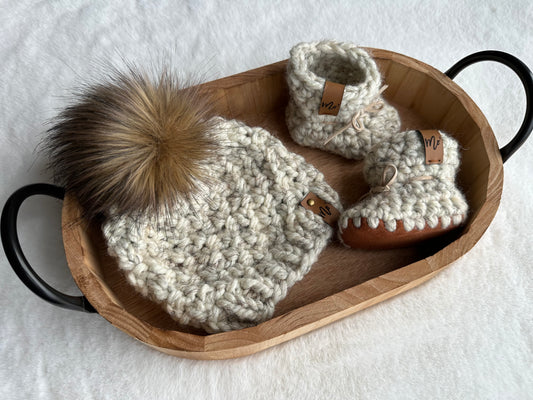 Newborn Acrylic/Wool Hat & Booties